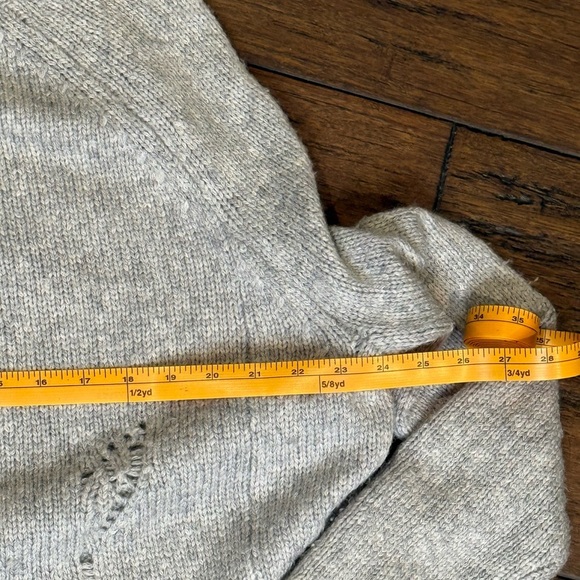 BCBGMaxAzria Gray Crew Neck Sweater size Large - Picture 5 of 6